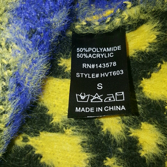 Sweater top size small - Picture 3 of 5